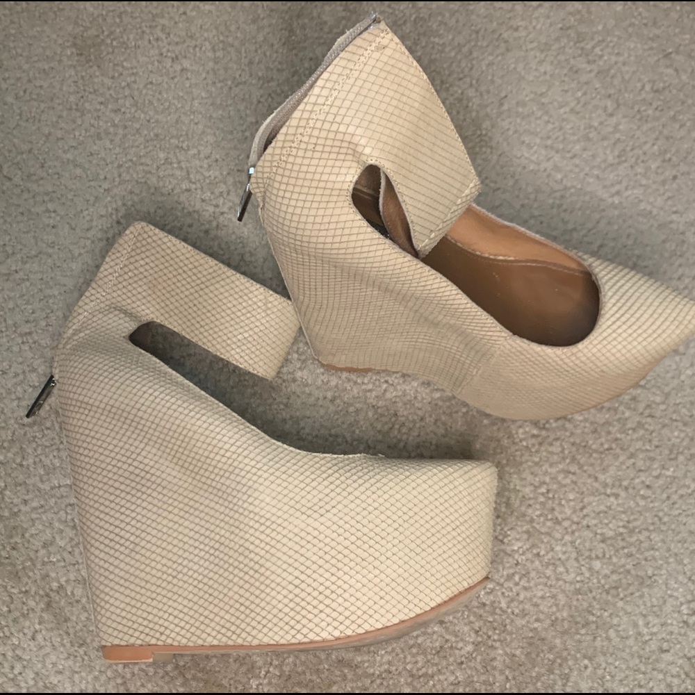 Women’s wedges with unique snake skin texture.